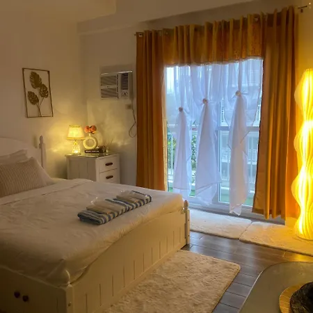 Amani By Hernz L With Balcony L Pool View L Rentals L Staycations L Airport